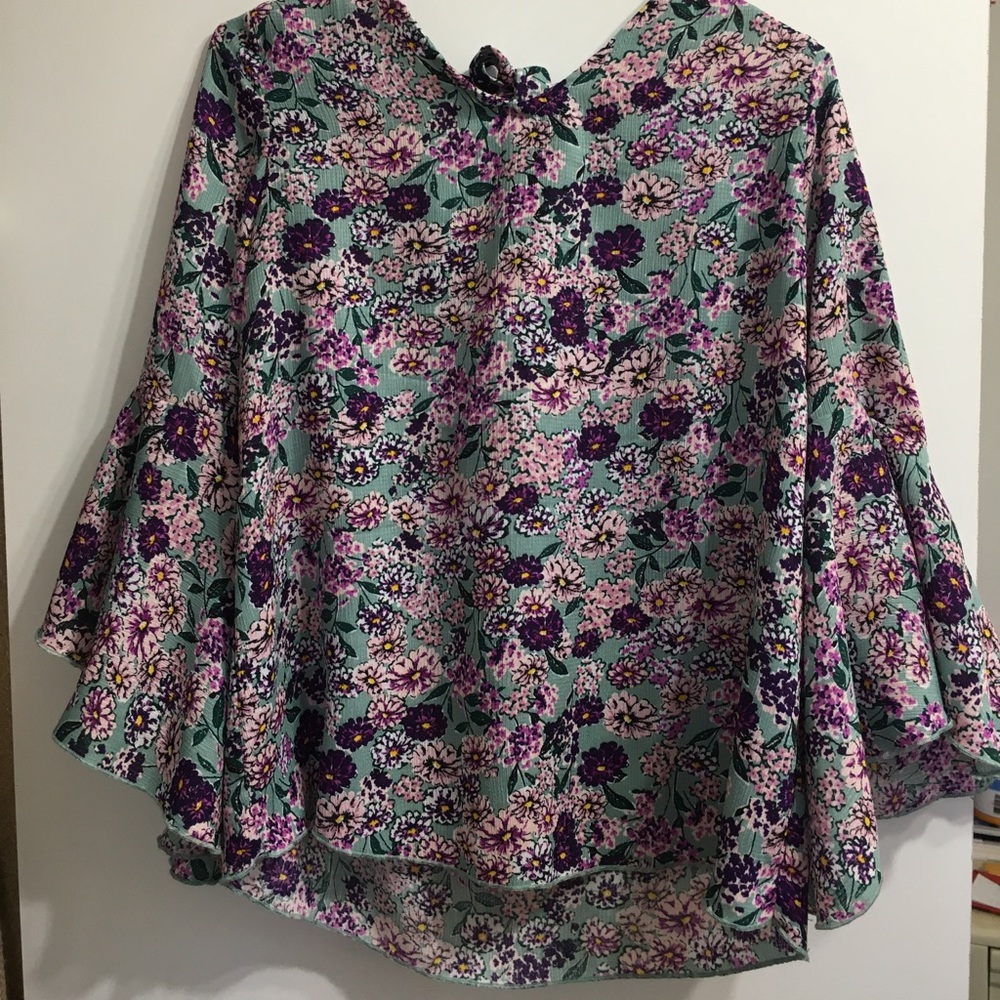 In Girl size xs blouse